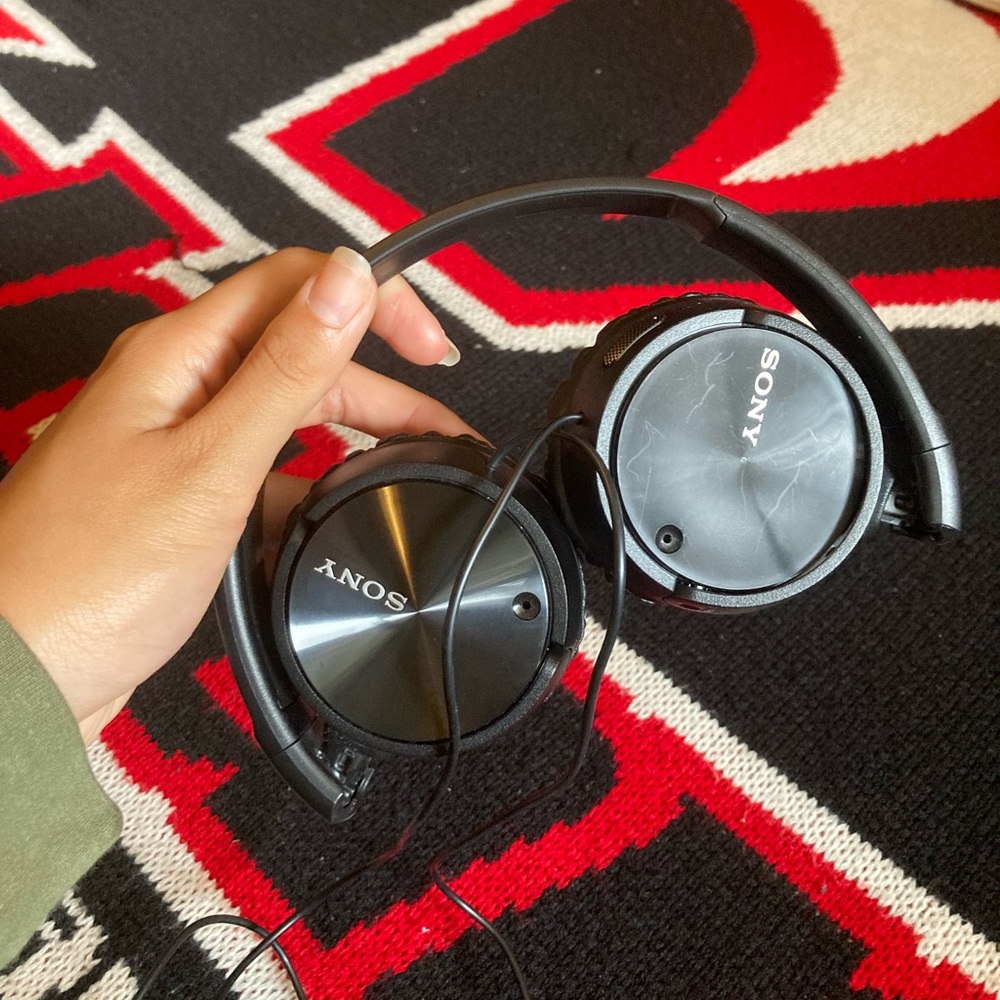 Sony Noice cancelling wired headphones